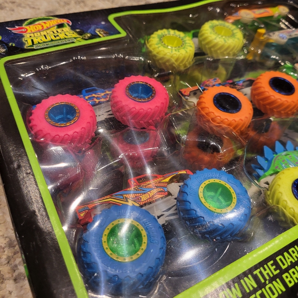 Hot Wheels Monster Trucks - Glow in the Dark